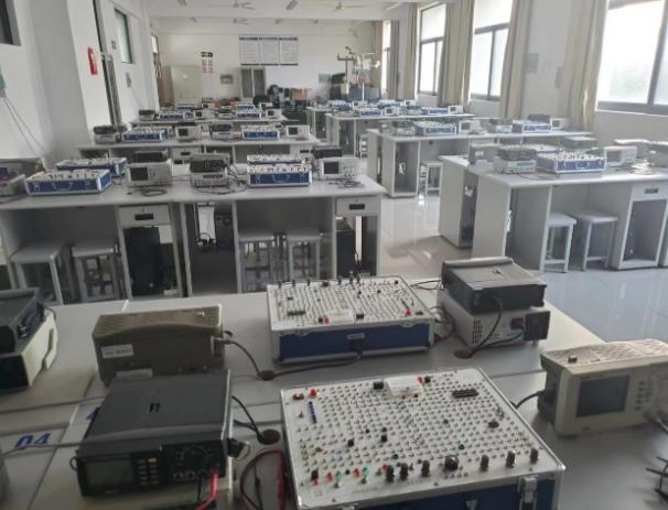 “互聯(lián)賦能育先鋒”——蘇州大學電子信息學院通信工程系黨支部攜“網(wǎng)絡科技云課堂”赴蘇科大開展聯(lián)學聯(lián)建主題黨日側(cè)記